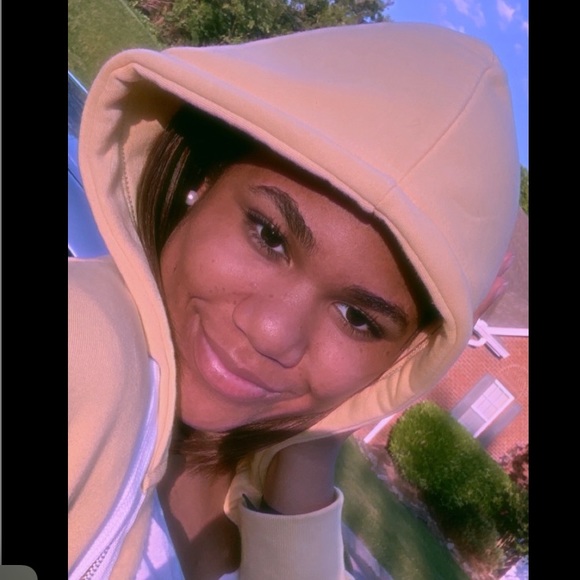 Meet the Posher Other - Meet your Posher, De'yonna